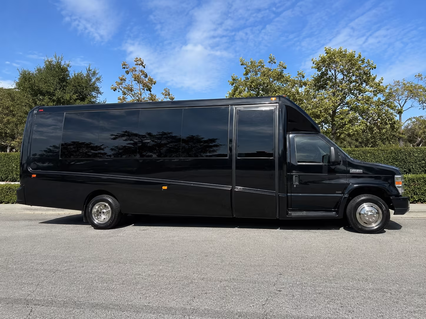 louisville military base transfer and troop movement buses
